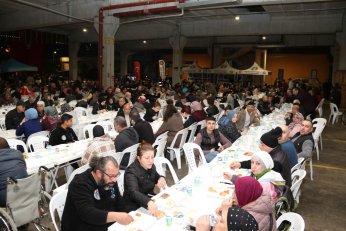 Büyükakın, pazarcı esnafıyla buluştu