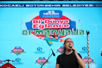 Kıraç ve 100. Yıl Korosu,  bayrama coşku kattı