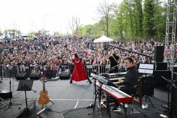 Kıraç ve 100. Yıl Korosu,  bayrama coşku kattı