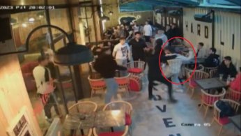 Gençlerin kavgası kafeyi karıştırdı