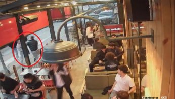 Gençlerin kavgası kafeyi karıştırdı