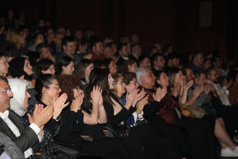 Şehir Tiyatrosuna usta oyunculardan tam not