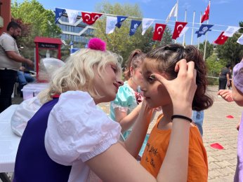 Çocuklar şenlikte  doyasıya eğlendi