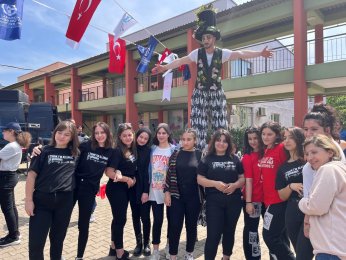 Çocuklar şenlikte  doyasıya eğlendi