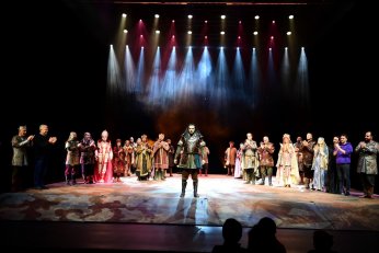 Tiyatro oyunu için  engeller kaldırılacak