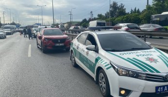 Duran tır zincirleme kazaya sebep oldu