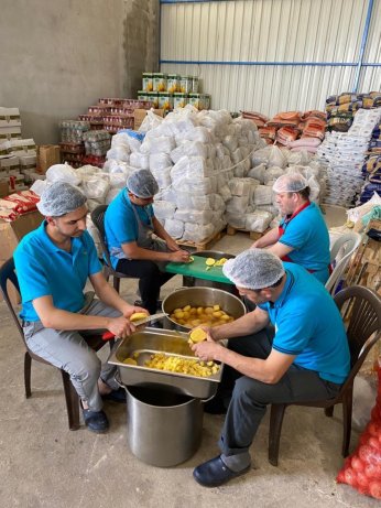 Depremzedelere yemek  hizmeti sürdürülüyor