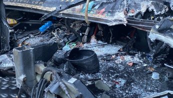 Otobüs tıra çarptı: 1’i ağır 22 yaralı