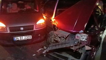 3 araç birbirine girdi: 4 yaralı