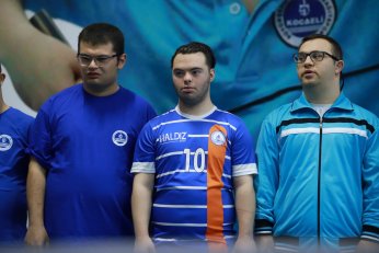 Özel sporcular yeteneklerini gösterdi