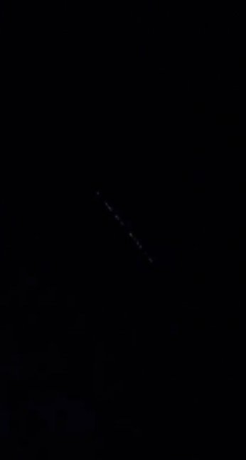 Gökyüzünde beliren sıralı ışık merak uyandırdı