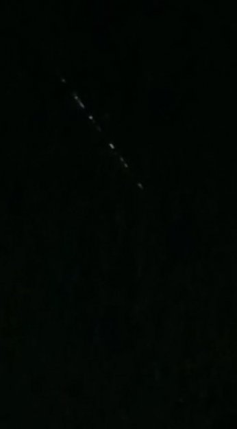 Gökyüzünde beliren sıralı ışık merak uyandırdı