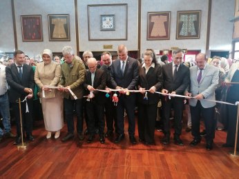 GÖLMEK yıl sonu sergisi açıldı