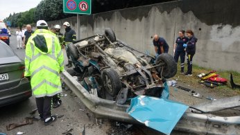 Takla atan araç hurdaya döndü: 1 ölü, 1 yaralı