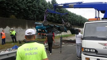 Takla atan araç hurdaya döndü: 1 ölü, 1 yaralı