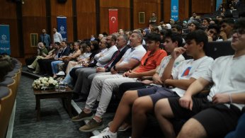 Münazarada ödüller sahiplerini buldu