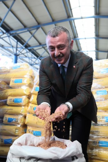 Büyükşehir’den çiftçilere tohum desteği