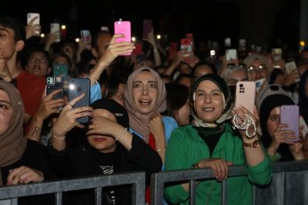Buray, müzik dolu bir gece yaşattı
