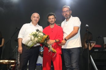 Buray, müzik dolu bir gece yaşattı