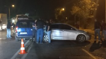 Hafif ticari araç ile otomobil çarpıştı: 2 yaralı