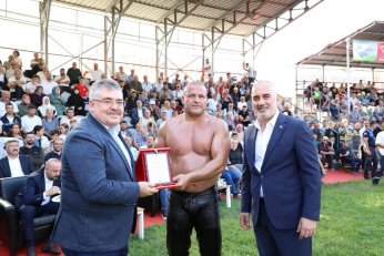 Karamürsel Güreşleri Kırkpınar’ı aratmadı