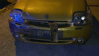 Servis minibüsü ile otomobil çarpıştı: 3 yaralı