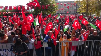 Binlerce kişi İsrail'e tepki için sokağa döküldü