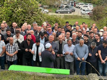 Emekli uzman çavuşun katlettiği eşi ve oğlu toprağa verildi