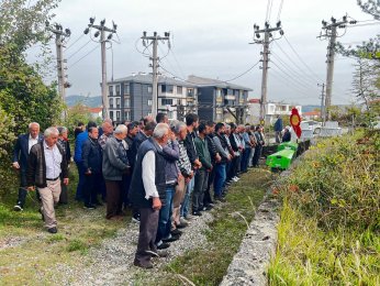 Emekli uzman çavuşun katlettiği eşi ve oğlu toprağa verildi