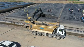 40 dişli biyonik kol, dip çamurunu yutuyor