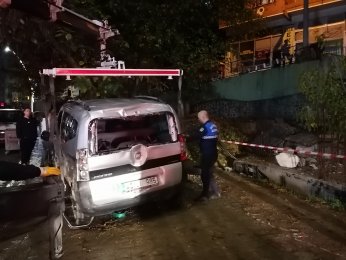 Yoldaki çökme nedeniyle 3 bina tedbiren boşaltıldı