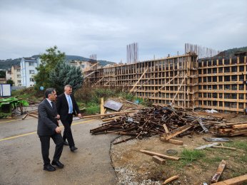 Sezer, okullardaki çalışmaları inceledi