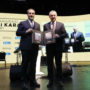 Sezai Karakoç şiirleriyle anıldı