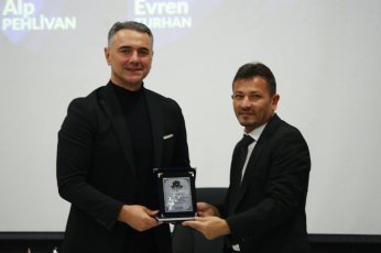 Yönder Okulu’na ünlü yorumcular geldi