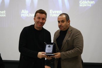 Yönder Okulu’na ünlü yorumcular geldi