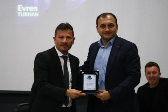 Yönder Okulu’na ünlü yorumcular geldi