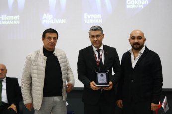 Yönder Okulu’na ünlü yorumcular geldi