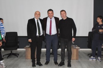 Yönder Okulu’na ünlü yorumcular geldi