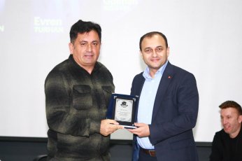 Yönder Okulu’na ünlü yorumcular geldi