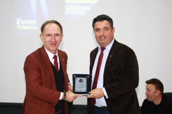 Yönder Okulu’na ünlü yorumcular geldi