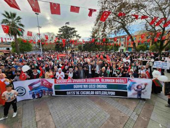 Gölcük’te binlerce kişi Filistin için yürüdü