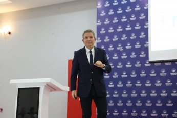 Erdoğan Arıkan ,Derince’de gençlerle buluştu