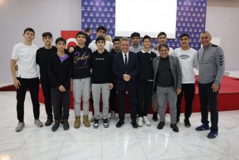 Erdoğan Arıkan ,Derince’de gençlerle buluştu