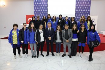 Erdoğan Arıkan ,Derince’de gençlerle buluştu