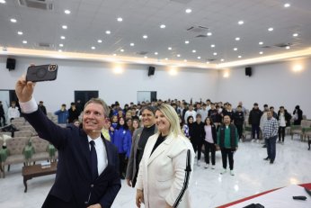 Erdoğan Arıkan ,Derince’de gençlerle buluştu