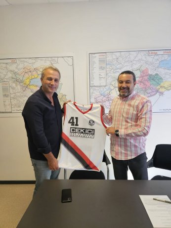 İzmit Akademi hedefine koşuyor