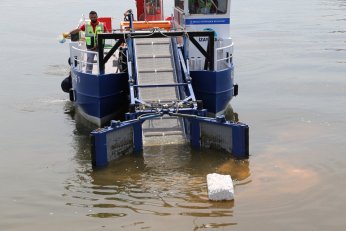 Dere, deniz ve kıyılardan 49 kamyon katı atık