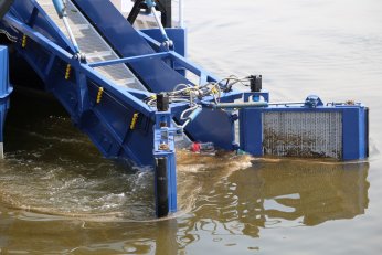 Dere, deniz ve kıyılardan 49 kamyon katı atık