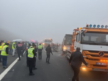 Zincirleme kazada 10 kişi öldü, 57 kişi yaralandı