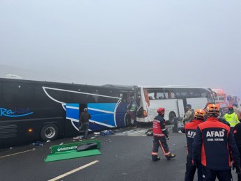 Zincirleme kazada 10 kişi öldü, 57 kişi yaralandı